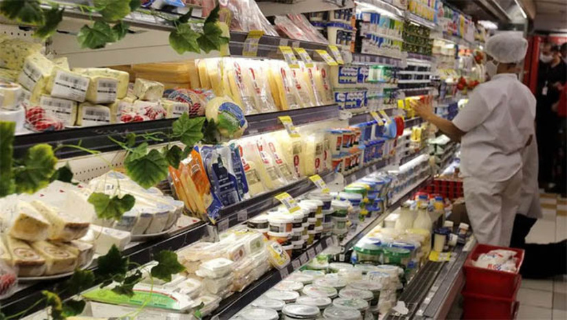 Imagem 1 - Camex confirma tarifa zero do imposto de importação de 11 alimentos. A deliberação integra a medida anunciada no último dia 6 de março, no Palácio do Planalto, pelo vice-presidente e ministro do MDIC, Geraldo Alckmin, em conjunto com os ministérios da Fazenda, da Agricultura e Pecuária, do Desenvolvimento Agrário e Agricultura Familiar e Casa Civil, que impôs a redução a zero do imposto de importação de alimentos, incluindo carnes, sardinha, café torrado, café em grão, azeite de oliva, açúcar, óleo de palma, óleo de girassol, milho, massas e biscoitos. A medida aprovada pelo Gecex deve entrar em vigor nesta sexta-feira (14). Imagem 1 - Camex confirma tarifa zero do imposto de importação de 11 alimentos. A deliberação integra a medida anunciada no último dia 6 de março, no Palácio do Planalto, pelo vice-presidente e ministro do MDIC, Geraldo Alckmin, em conjunto com os ministérios da Fazenda, da Agricultura e Pecuária, do Desenvolvimento Agrário e Agricultura Familiar e Casa Civil, que impôs a redução a zero do imposto de importação de alimentos, incluindo carnes, sardinha, café torrado, café em grão, azeite de oliva, açúcar, óleo de palma, óleo de girassol, milho, massas e biscoitos. A medida aprovada pelo Gecex deve entrar em vigor nesta sexta-feira (14).