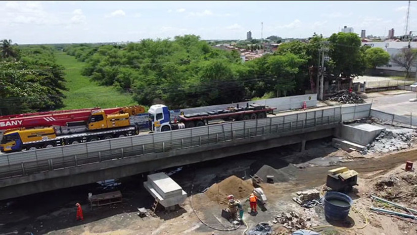 Imagem 1 -  Para concluir a segunda ponte, está prevista outra interdição, de 23 de março e 10 de abril, quando será concluída a obra de duplicação das duas pontes, melhorando, assim, substancialmente, o acesso ao grande Alto São Manoel. Este investimento em mobilidade soma com o que já foi feito pela Prefeitura Municipal, construindo a ponte e asfaltando a Rua Benício Filho, bem como restaurando de várias outras vias de acesso a Av. Presidente Dutra.