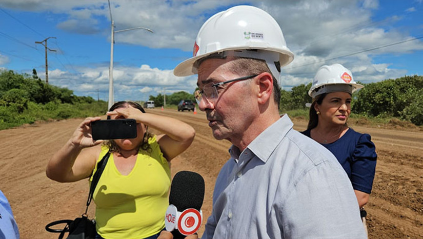 Imagem 1 - O distrato com a empresa que havia sido contratada em 2023, conforme foi antecipado pelo MOSSORÓ HOJE, será oficialmente anunciado às 10h30 desta segunda-feira, 17, pelos secretários de Estado Gustavo Coelho, de Infraestrutura, e Alexandre Mota, de Saúde. Deve assumir a construtora que ficou em segundo lugar na licitação realizada à época. A reforma e ampliação do HRTM está orçado em R$ 10,3 milhões, sendo que R$ 6,4 milhões deste valor foram destinados pelo senador Styvenson Valentin. Imagem 1 - O distrato com a empresa que havia sido contratada em 2023, conforme foi antecipado pelo MOSSORÓ HOJE, será oficialmente anunciado às 10h30 desta segunda-feira, 17, pelos secretários de Estado Gustavo Coelho, de Infraestrutura, e Alexandre Mota, de Saúde. Deve assumir a construtora que ficou em segundo lugar na licitação realizada à época. A reforma e ampliação do HRTM está orçado em R$ 10,3 milhões, sendo que R$ 6,4 milhões deste valor foram destinados pelo senador Styvenson Valentin.