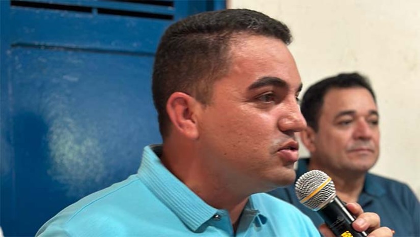 Imagem 1 - O prefeito Kênio Azevedo anunciou que protocolou junto ao Departamento de Estradas de Rodagem (DER) um pedido de convênio com o Governo do Estado para viabilizar o asfaltamento da RN-221, que passa pelas vilas Acre, Maranhão e Pará na Serra do Mel. Caso o município não consiga o convênio com o Estado, já foi solicitada a cessão da estrada para que a prefeitura possa executar a obra por conta própria. O prefeito também solicitou apoio do deputado estadual Dr. Bernardo para fortalecer a demanda. Imagem 1 - O prefeito Kênio Azevedo anunciou que protocolou junto ao Departamento de Estradas de Rodagem (DER) um pedido de convênio com o Governo do Estado para viabilizar o asfaltamento da RN-221, que passa pelas vilas Acre, Maranhão e Pará na Serra do Mel. Caso o município não consiga o convênio com o Estado, já foi solicitada a cessão da estrada para que a prefeitura possa executar a obra por conta própria. O prefeito também solicitou apoio do deputado estadual Dr. Bernardo para fortalecer a demanda.