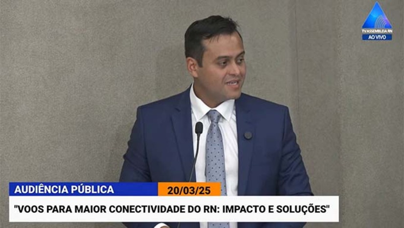 Imagem 1 -  O vereador apresentou as propostas durante Audiência na Assembleia Legislativa. Entre as proposições apresentadas estão: Acionar as companhias aéreas para entender os desafios e identificar medidas concretas para viabilizar operações em Mossoró, além de propostas de novos incentivos fiscais. O vereador segue empenhado para que as medidas discutidas saiam do papel e tragam benefícios concretos para os voos em Mossoró e no Rio Grande do Norte.