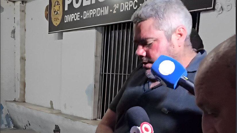 Imagem 1 -  Com parecer do Ministério Público Estadual, a Justiça converteu nesta sexta-feira, 21, a prisão em flagrante em prisão preventiva de Pernalonga, que confessa ter matado o empresário Christian Noronha, de 42 anos, usando uma tesoura, no início da manhã desta quinta-feira, no Centro de Mossoró-RN. Com a decisão, Pernalonga vai aguardar Tribunal do Júri Popular preso na Cadeia Pública Juiz Manoel Onofre de Sousa.