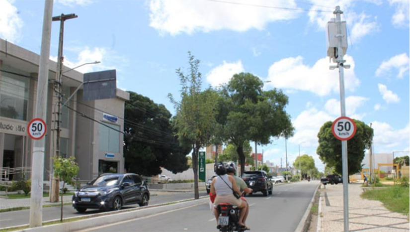 Imagem 1 - Os acidentes lotam as enfermarias ortopédicas do Hospital Regional Tarcísio Maia e das Upas. Diante deste cenário, a partir do dia 1º de abril, a Secretaria de Segurança, Defesa Civil e Mobilidade Urbana e Trânsito coloca em funcionamento os novos radares, redutores de velocidade e videomonitoramento em pontos estratégicos de Mossoró-RN. Veja listas de ruas que serão monitoradas! Imagem 1 - Os acidentes lotam as enfermarias ortopédicas do Hospital Regional Tarcísio Maia e das Upas. Diante deste cenário, a partir do dia 1º de abril, a Secretaria de Segurança, Defesa Civil e Mobilidade Urbana e Trânsito coloca em funcionamento os novos radares, redutores de velocidade e videomonitoramento em pontos estratégicos de Mossoró-RN. Veja listas de ruas que serão monitoradas!