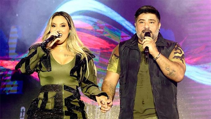 Imagem 1 -  A festa, que já se tornou tradição na cidade, é um presente para todas as mães grossenses, que são expressão de amor na vida de cada família. A programação musical foi pensada para agradar a todos os gostos, com a banda Seu Desejo e a cantora Kalídia Santos. Além dos shows, a Prefeitura preparou um festival de prêmios para as mães, com diversos brindes e surpresas que serão distribuídos durante a programação.