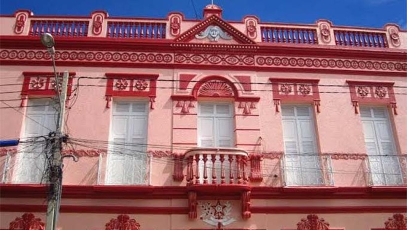 Imagem 1 - O Projeto de Lei 2257/2025, de autoria do Poder Executivo, que garante os recursos e a dotação orçamentária necessários para o pagamento do Piso Nacional da Enfermagem,foi aprovado pela Câmara municipal de Apodi. Segundo o prefeito Sabino, a aprovação representa mais uma grande conquista para a categoria. "Essa é mais uma conquista importante para a valorização dos nossos profissionais da saúde, que se dedicam diariamente ao cuidado da nossa população. Parabéns a todos que contribuíram para essa vitória", afirmou o prefeito. Imagem 1 - O Projeto de Lei 2257/2025, de autoria do Poder Executivo, que garante os recursos e a dotação orçamentária necessários para o pagamento do Piso Nacional da Enfermagem,foi aprovado pela Câmara municipal de Apodi. Segundo o prefeito Sabino, a aprovação representa mais uma grande conquista para a categoria. "Essa é mais uma conquista importante para a valorização dos nossos profissionais da saúde, que se dedicam diariamente ao cuidado da nossa população. Parabéns a todos que contribuíram para essa vitória", afirmou o prefeito.