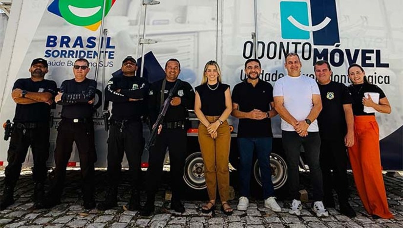 Imagem 1 -  Durante a ação, foram disponibilizados os mesmos serviços oferecidos nas Unidades Básicas de Saúde (UBSs) do município, incluindo limpeza, restaurações, extrações e orientações sobre higiene bucal. O objetivo é assegurar dignidade e bem-estar aos internos, reforçando o compromisso da gestão municipal com a saúde para todos.  A Prefeitura de Apodi segue investindo em ações que levam atendimento humanizado e de qualidade a toda a população.