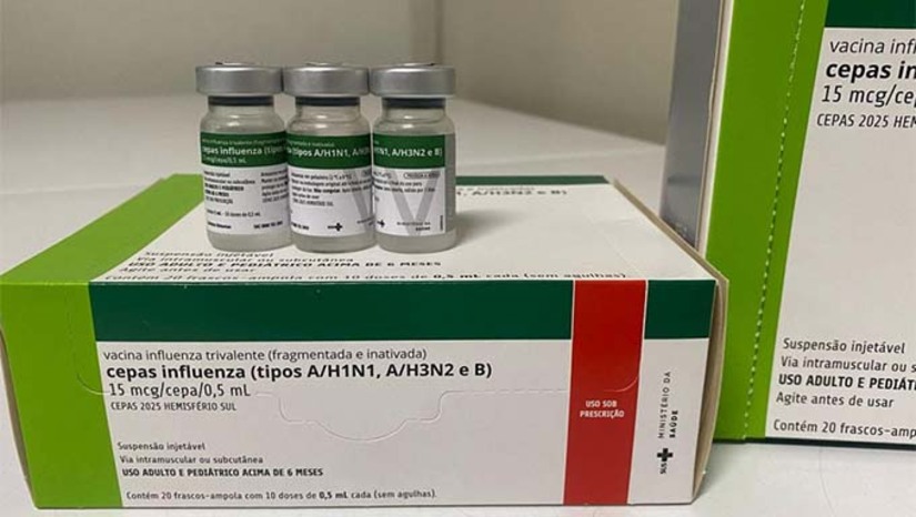 Imagem 1 -  A Coordenação de Imunizações do município recebeu 7.770 doses de vacinas da Influenza. Com isso, a Secretaria Municipal de Saúde, já iniciou o processo de distribuição das vacinas e capacitação com as equipes das Unidades Básicas de Saúde. A população a ser vacinada em Mossoró, com base dos grupos estabelecidos pelo Ministério da Saúde, é de 119.542 pessoas.