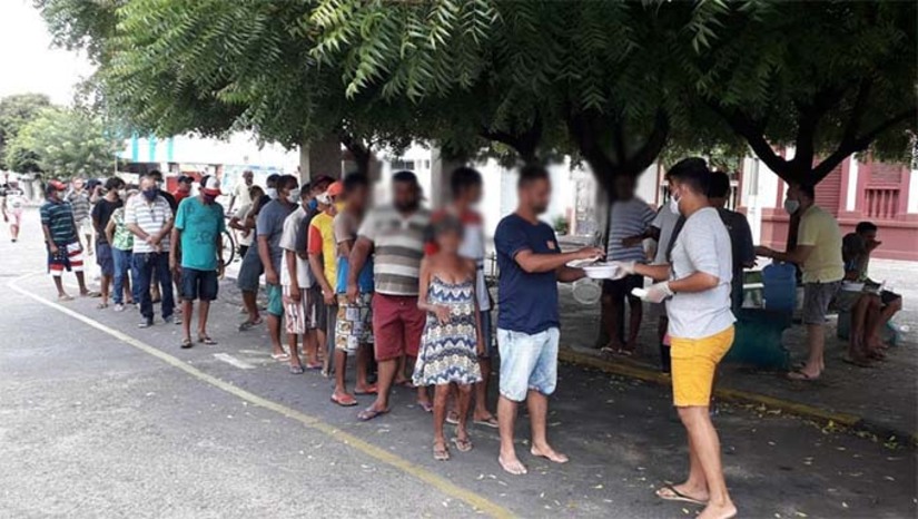 Imagem 1 -  A reportagem do Portal Mossoró Hoje conversou com a  Secretaria Adjunta de Assistência Social, doutora Morgana Dantas, que explica as ações que a Prefeitura de Mossoró está fazendo para ajudar quem vive nestas condições.  De acordo com Morgana, Mossoró possui  uma rede de serviços de assistência à população de rua, com forte atuação nos serviços de acolhimento institucional de caráter temporário e reintegrativo.  “Cerca de 50% da população de rua de Mossoró são de outras cidades e adjacências e nós fazemos um trabalho com essas população também para que elas e retornem às suas cidades de origem”, declarou Morgana.