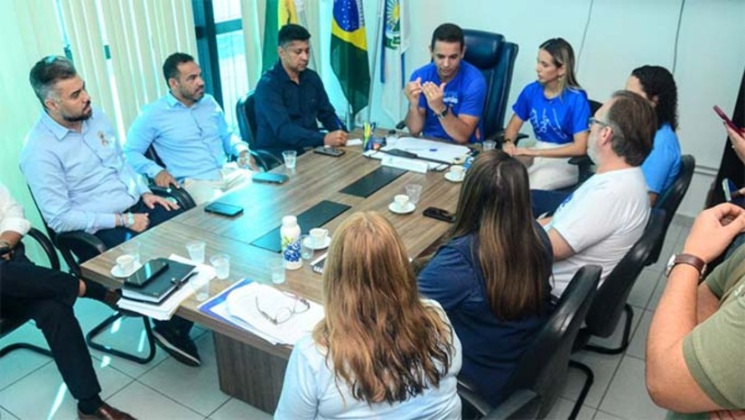 Imagem 1 -  O Projeto Incluir garante a ampliação dos auxiliares de salas na Rede Municipal de Ensino de Mossoró. O projeto é pioneiro no Rio Grande do Norte. Ouvindo os pais e mães atípicos, serão apresentadas emendas ao projeto, sendo elas: formação continuada para os auxiliares de sala; prioridade para profissionais formados em pedagogia com especialização em educação inclusiva e parceria com instituições como a UERN para formação e capacitação.