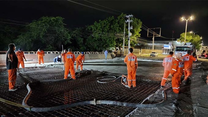 Imagem 1 -  A obra de duplicação na segunda ponte da Avenida Presidente Dutra conta com trabalhadores nos três turnos do dia. Todos os prazos da obra estão dentro do cronograma traçado pela Prefeitura e em cumprimento rigoroso ao tempo de contrato. A população tem acompanhado de perto a evolução do trabalho que será uma das maiores soluções em mobilidade urbana do município.
