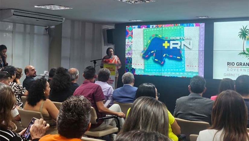 Imagem 1 - A Prefeitura de Upanema participou do lançamento do Programa, representada pelo Diretor da Escola de Governo e Desenvolvimento Econômico, Diego Bezerra, As representantes de Associações de Agricultores Familiares e da Rede de Confecções de Upanema. Ao todo serão qualificados 1.850 alunos em cursos de corte e costura. Os alunos também serão qualificados para o empreendedorismo e para a promoção de moda, como realização de eventos e desfiles. Imagem 1 - A Prefeitura de Upanema participou do lançamento do Programa, representada pelo Diretor da Escola de Governo e Desenvolvimento Econômico, Diego Bezerra, As representantes de Associações de Agricultores Familiares e da Rede de Confecções de Upanema. Ao todo serão qualificados 1.850 alunos em cursos de corte e costura. Os alunos também serão qualificados para o empreendedorismo e para a promoção de moda, como realização de eventos e desfiles.