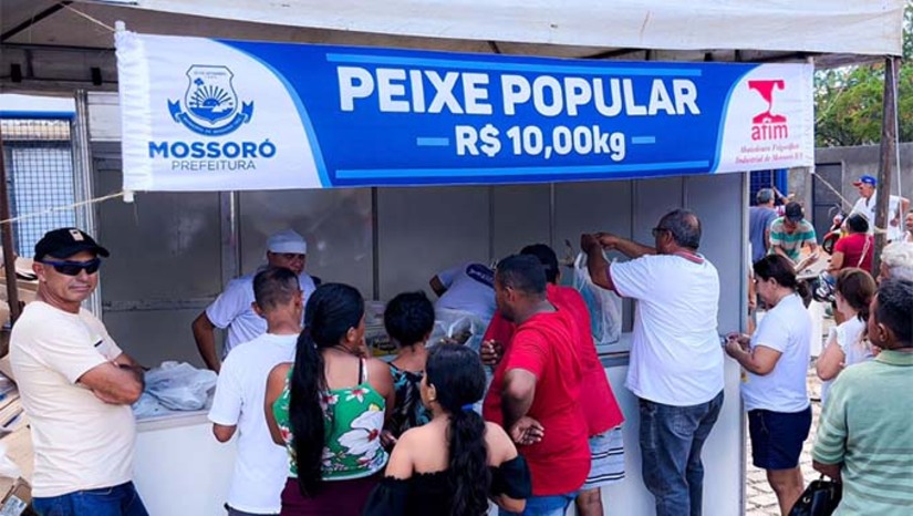 Imagem 1 -  Segundo o vice-prefeito de Mossoró, Marcos Medeiros, a Prefeitura de Mossoró enviou nesta terça-feira (8) para a Câmara Municipal projeto de lei do projeto “Peixe Popular”. Serão 40 toneladas de peixe em 14 pontos nas zonas urbana e rural do município. A distribuição do pescado é realizada pelo Abatedouro Frigorífico Industrial de Mossoró (AFIM). A população mossoroense terá acesso a peixe de qualidade por apenas R$ 10,00, o quilo. O peixe estará disponível na quarta-feira (16), quinta-feira (17) e sexta-feira (18) das 7h às 16h e no feriado sexta, o horário será das 7h às 12h.