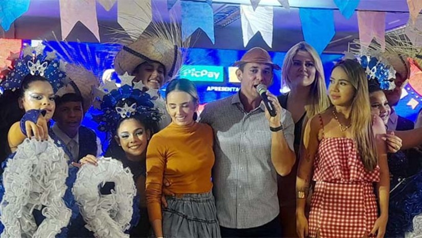 Imagem 1 - Durante o evento, o prefeito destacou a importância econômica, turística e cultural do MCJ, que movimenta a cidade de Mossoró e atrai milhares de visitantes todos os anos. “Estamos trazendo para 2025 uma festa ainda maior, com mais estrutura, atrações de renome e valorização da nossa cultura local. Mossoró está pronta para receber o Brasil”, afirmou Allyson Bezerra. Imagem 1 - Durante o evento, o prefeito destacou a importância econômica, turística e cultural do MCJ, que movimenta a cidade de Mossoró e atrai milhares de visitantes todos os anos. “Estamos trazendo para 2025 uma festa ainda maior, com mais estrutura, atrações de renome e valorização da nossa cultura local. Mossoró está pronta para receber o Brasil”, afirmou Allyson Bezerra.