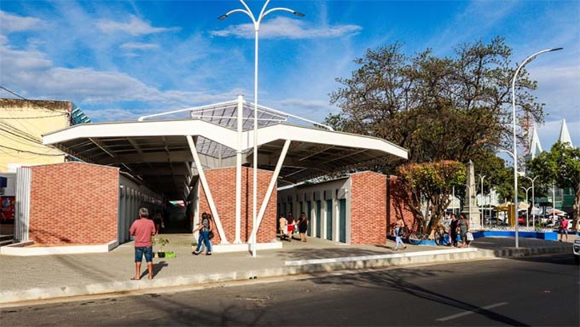 Imagem 1 - Uma das obras de destaque do programa "Mossoró Realiza", o Centro Comercial será estregue aos comerciantes na próxima semana. A obra conta com investimento de mais de 12 milhões de reais, possibilitando aos camelôs e comerciantes um ambiente apropriado para comercialização. A primeira etapa do Centro Comercial, com 80 boxes, já foi entregue à população. Imagem 1 - Uma das obras de destaque do programa "Mossoró Realiza", o Centro Comercial será estregue aos comerciantes na próxima semana. A obra conta com investimento de mais de 12 milhões de reais, possibilitando aos camelôs e comerciantes um ambiente apropriado para comercialização. A primeira etapa do Centro Comercial, com 80 boxes, já foi entregue à população.