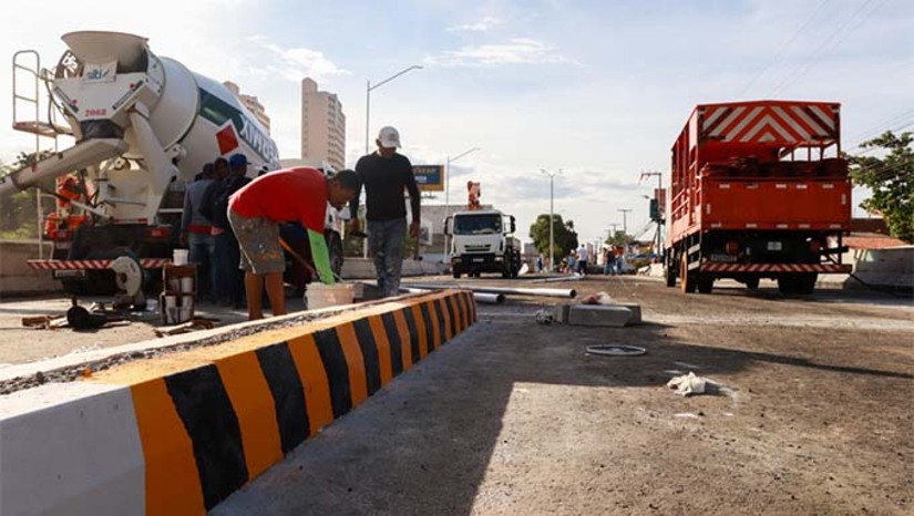 Imagem 1 -  A obra será entregue dentro do cronograma traçado pela Prefeitura e em cumprimento rigoroso ao tempo de contrato. A execução das duplicações nas pontes da avenida contou com um investimento de R$ 11,9 milhões e trará benefícios à mobilidade urbana, reduzindo os congestionamentos e proporcionando maior segurança no trânsito da região.
