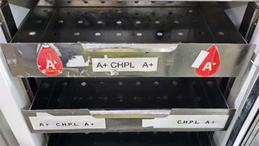 Imagem 1 - Com os níveis de bolsas de sangue abaixo do ideal, principalmente dos tipos A-, A+ e O+, a unidade teme não conseguir atender à crescente demanda por transfusões em hospitais da cidade. O Hemocentro faz um apelo à população que compareça a unidade e faça a doação. Esta semana, devido ao feriado de Semana Santa, o Hemocentro de Mossoró funciona de segunda a quinta-feira, das 7h às 18h, na sexta-feira (18) a unidade estará fechada, retornando no sábado (19) das 07h às 17h. O Hemocentro está localizado na Rua Projetada, s/n, bairro Aeroporto, próximo ao Hospital Regional Tarcísio Maia. Imagem 1 - Com os níveis de bolsas de sangue abaixo do ideal, principalmente dos tipos A-, A+ e O+, a unidade teme não conseguir atender à crescente demanda por transfusões em hospitais da cidade. O Hemocentro faz um apelo à população que compareça a unidade e faça a doação. Esta semana, devido ao feriado de Semana Santa, o Hemocentro de Mossoró funciona de segunda a quinta-feira, das 7h às 18h, na sexta-feira (18) a unidade estará fechada, retornando no sábado (19) das 07h às 17h. O Hemocentro está localizado na Rua Projetada, s/n, bairro Aeroporto, próximo ao Hospital Regional Tarcísio Maia.