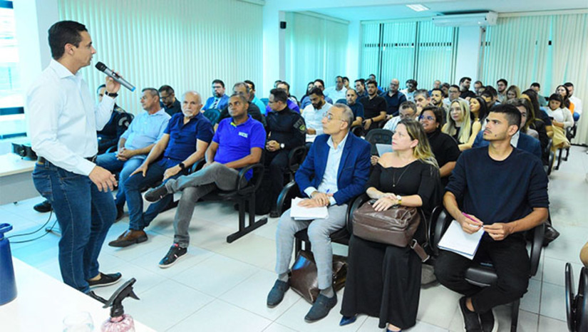 Imagem 1 -  “É um momento de apresentar resultados, e de também celebrar as conquistas que tivemos ao longo desses 100 dias. São muitas obras, muitas ações realizadas e que é só o começo desse segundo mandato que buscamos fazer muito mais, entregar muito mais à população. Agradecemos a todas as nossas equipes pela dedicação e empenho para entregar serviço público de qualidade para o nosso povo”, disse Allyson.
