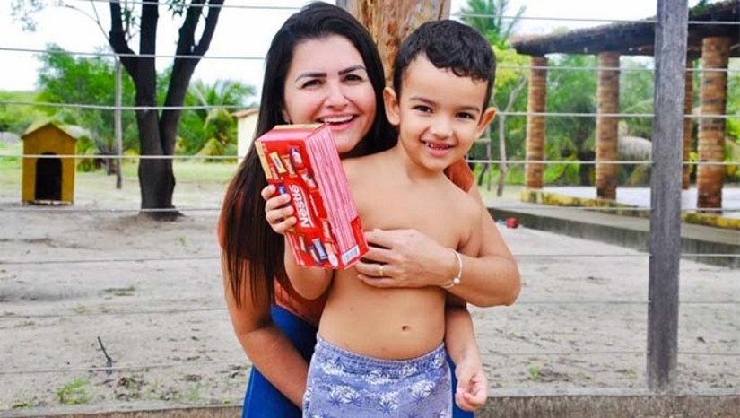 Imagem 1 - Neste ano de 2025, serão distribuídas 7 toneladas de peixe a partir das 7 da manhã desta quarta-feira, 16 de abril. As equipes da prefeitura estarão distribuídas por toda a cidade, realizando a entrega dos peixes de porta em porta. A ação, que visa celebrar a partilha e manter as tradições locais da Semana Santa, tem sido ampliada a cada ano pela gestão da prefeita Lidiane Marques. Já na quinta-feira, 17 de abril, será a vez da alegria das crianças da zona rural com a entrega dos chocolates Imagem 1 - Neste ano de 2025, serão distribuídas 7 toneladas de peixe a partir das 7 da manhã desta quarta-feira, 16 de abril. As equipes da prefeitura estarão distribuídas por toda a cidade, realizando a entrega dos peixes de porta em porta. A ação, que visa celebrar a partilha e manter as tradições locais da Semana Santa, tem sido ampliada a cada ano pela gestão da prefeita Lidiane Marques. Já na quinta-feira, 17 de abril, será a vez da alegria das crianças da zona rural com a entrega dos chocolates