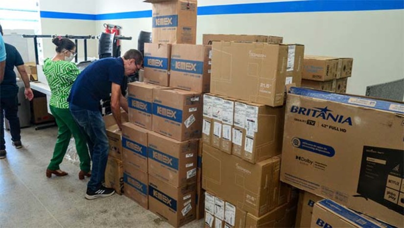 Imagem 1 -  Entre os novos equipamentos estão computadores para otimizar os atendimentos na unidade de saúde e informatização dos processos, otimizando o fluxo. E há ainda um novo aparelho de raio-x digital que chegou neste início de semana e será instalado em breve para avançar ainda mais nos procedimentos. Com a medida, a Secretaria Municipal de Saúde de Mossoró avançará na qualidade no atendimento prestado à população e nas condições de trabalho aos servidores.