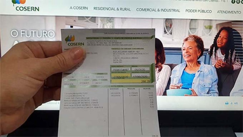 Imagem 1 -  As novas tarifas, que entram em vigor no próximo dia 22 de abril, apresentam uma redução média de 0,32% para os mais de 1,6 milhão de unidades consumidoras atendidas pela concessionária em 167 municípios potiguares. Para os clientes de baixa tensão, que incluem a maioria das residências, o ajuste médio será de 0,33%, enquanto os usuários de alta tensão (indústrias e grandes comércios) terão diminuição média de 0,30%. A ANEEL destacou que a redução, embora modesta, reflete a melhora nos indicadores operacionais da empresa e as condições favoráveis do mercado de energia. Esta é a primeira vez em dois anos que os consumidores potiguares terão uma diminuição nas tarifas de energia elétrica.