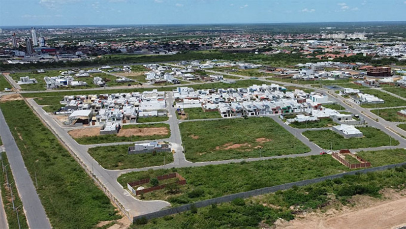 Imagem 1 -  Como já existe recomendação expressa do MPRN para não construir o muro, a instituição deve investigar, com a documentação solicitada, se houve desrespeito a esta recomendação e, também, crime contra o patrimônio público. “Na hipótese da Prefeitura de Mossoró constatar, oficialmente, a ilegalidade da construção do muro, ela pode multar a Associação dos Moradores do Campo do Conde e derrubar o muro imediatamente, sob pena de ser enquadrada judicialmente, pelo MPRN”, diz advogado Eduardo Souza. 
