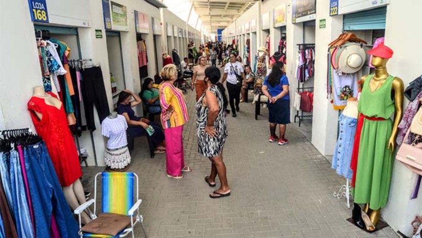 Imagem 1 -  A obra, que faz parte do programa "Mossoró Realiza", teve o investimento de 14 milhões e vai beneficiar diretamente mais de 300 comerciantes mossoroenses. O Centro Comercial faz parte de um pacote de obras (Cobal, Mercado do Vuco Vuco, Mercado Central, do Bom Jardim e o Alto da Conceição) para fortalecer a economia local. “Tudo foi feito com muita conversa com a associação, nós escolhemos o local, o tamanho dos boxes e estamos muito satisfeitos com o resultado, hoje nós temos um local digno para trabalhar", frisou o comerciante.