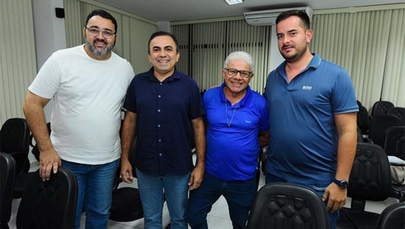 Imagem 1 -  ‘’A construção do novo estádio de Mossoró é um compromisso da Prefeitura e vai acontecer no mesmo local onde está localizado o Estádio Nogueirão, no bairro Nova Betânia. Temos o compromisso de fortalecer o esporte da nossa cidade com a construção da nova arena. Essa reunião marca o início de uma nova etapa, onde o projeto deixa de ser apenas uma proposta e passa a ser construído com diálogo, confiança e visão coletiva.’’, destacou Marcos Medeiros. 