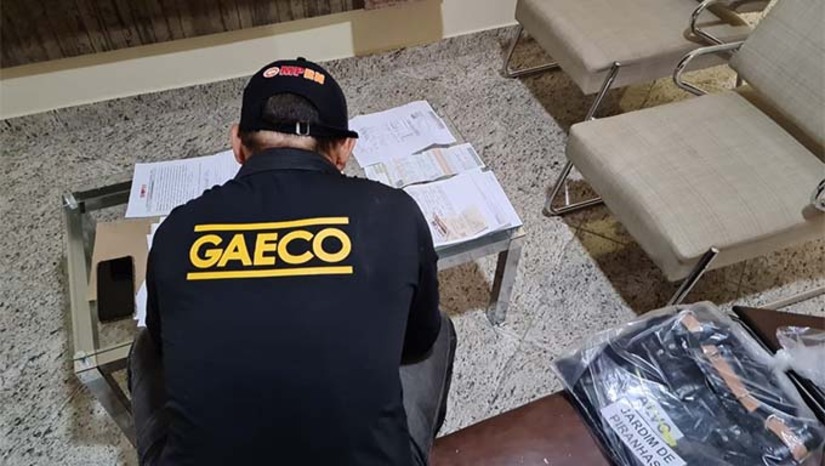 Imagem 1 -  O Ministério Público garantiu novas condenações na Operação Plata, que investiga uma rede criminosa de lavagem de dinheiro oriundo do tráfico. Entre os condenados está Valdeci Alves dos Santos, apontado como uma das maiores lideranças do PCC. No total, quatro pessoas foram sentenciadas por lavagem de dinheiro e associação criminosa. O grupo usava imóveis, empresas e terceiros para movimentar milhões em dinheiro.