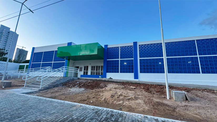 Imagem 1 -  Outras três unidades, sendo uma infantil, estão em obras no Abolição III, Nova Betânia e Alto da Conceição. A Prefeitura também está investindo na construção de uma policlínica e 15 Unidades Básicas de Saúde, sendo 12 na zona rural. O CAPS que está em fase de conclusão é ADIII e vai funcionar 24 horas por dia. A inauguração deve ocorrer nas próximas semanas.
