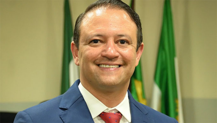 Imagem 1 -  Lula Soares foi diagnosticado com dengue hemorrágica e deu entrada no Hospital Wilson Rosado, em Mossoró, neste domingo, dia 27. Na manhã desta segunda-feira, 28, decidiram transferi-lo para um leito de UTI na capital do Estado. Segundo informa a Assessoria de Comunicação da Prefeitura de Assu, o quadro do prefeito é estável.