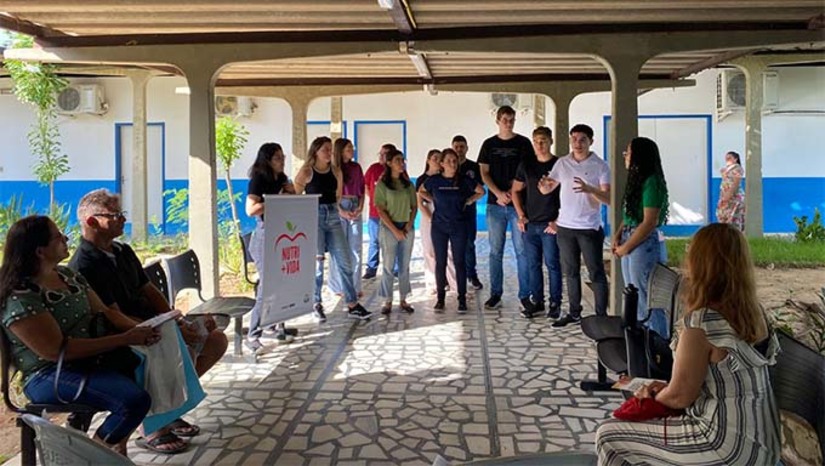 Imagem 1 -  Uma das atividades desenvolvidas no  Ambulatório de Doença de Chagas (ADOC), é o trabalho de educação em saúde, que visa passar para os pacientes todas as informações sobre o que é a doença de Chagas, como ela é transmitida e como é feito o tratamento. O ambulatório oferece consultas, coleta de exames de sangue e acompanhamento de cada paciente.