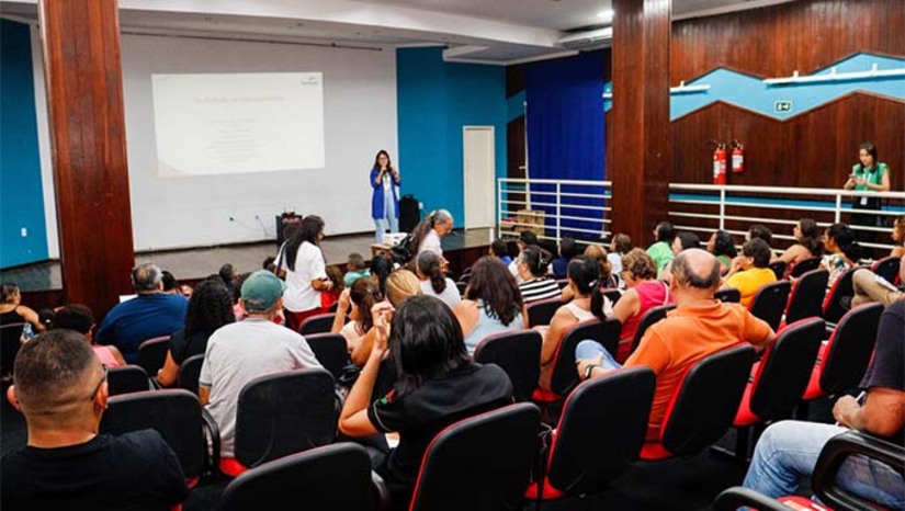 Imagem 1 -  A iniciativa tem como objetivo qualificar os profissionais do comércio local, incluindo prestadores de serviços, ambulantes, microempreendedores individuais (MEIs), que atuarão no evento. As capacitações ocorrerão no formato de workshops com duração de duas horas cada, abordando conteúdos fundamentais como: apresentação de produtos, comunicação assertiva, gestão de vendas, qualidade no atendimento ao cliente, segurança alimentar, além de técnicas de atendimento voltadas para garçons.