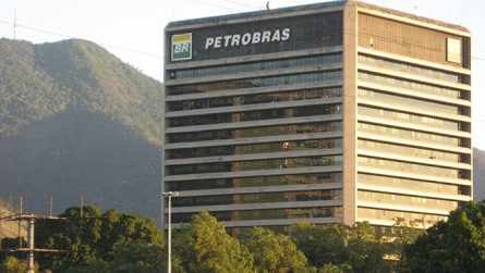   Ações da Petrobras fecham abaixo de R$ 5 pela primeira vez em 13 anos 