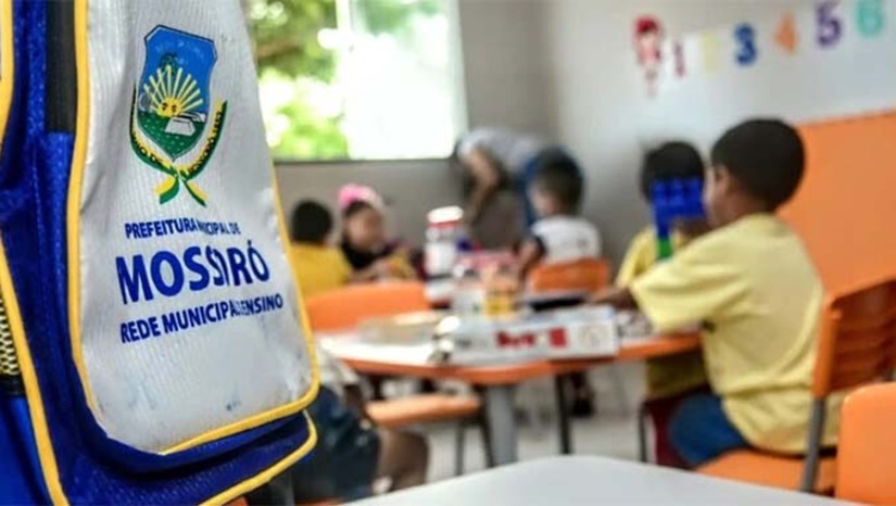 Imagem 1 -  A partir desta quarta-feira (30), podem se inscrever no processo seletivo profissionais, com prioridade, graduados em Pedagogia com especialização em Educação Inclusiva ou Educação Especial. A carga horária semanal é de 20h a 40h. A remuneração varia de R$ 800 a R$ 1.600. As inscrições podem ser feitas até o dia 6 de maio através da internet pelo link disponibilizado no site da prefeitura.