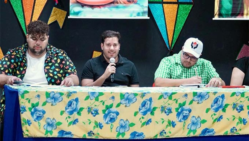 Imagem 1 -  O  “Arraiá das Caraubeiras”, é um dos eventos mais esperados por toda população de Caraúbas. As escolas e instituições também participam realizando seus respectivos passeios de carroças, como também suas próprias festas juninas. Todas essas contam com o apoio da gestão municipal, e também acontecem na Casa de Cultura durante todo o mês de junho. O evento mais aguardado é o “Quebrar da Barra”: uma festa tradicional que se realiza no início da manhã, percorrendo as principais ruas e avenidas de Caraúbas. De acordo com a secretaria de Cultura de Caraúbas, em breve as datas serão lançadas de forma oficial.
