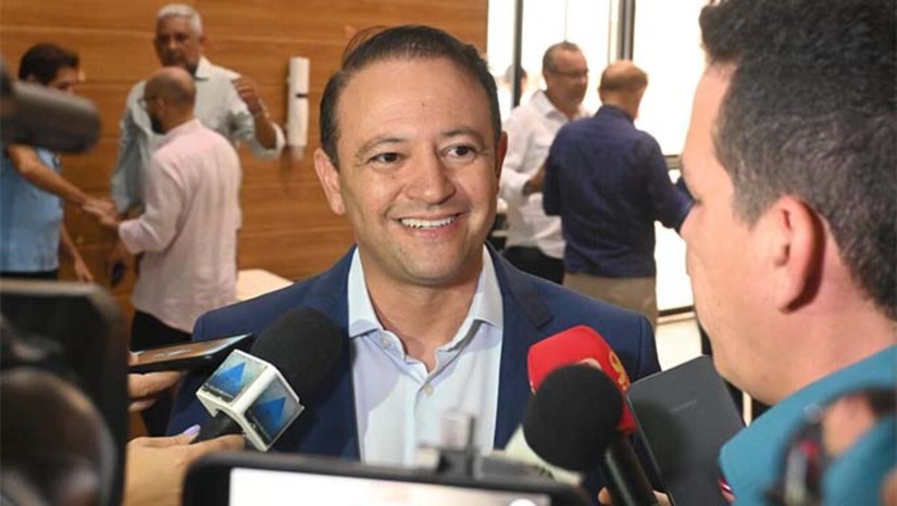 Imagem 1 -  De acordo com a assessoria do gestor, ele agora vai se recuperar em casa, seguindo orientação da equipe médica responsável por seu tratamento. Durante os dias de internação, o prefeito apresentou quadro de saúde estável, e permaneceu consciente e em evolução positiva. Por recomendação médica, o prefeito permanecerá em repouso domiciliar nos próximos dias. A medida visa garantir uma recuperação mais segura e o retorno gradual às suas atividades à frente da administração municipal.