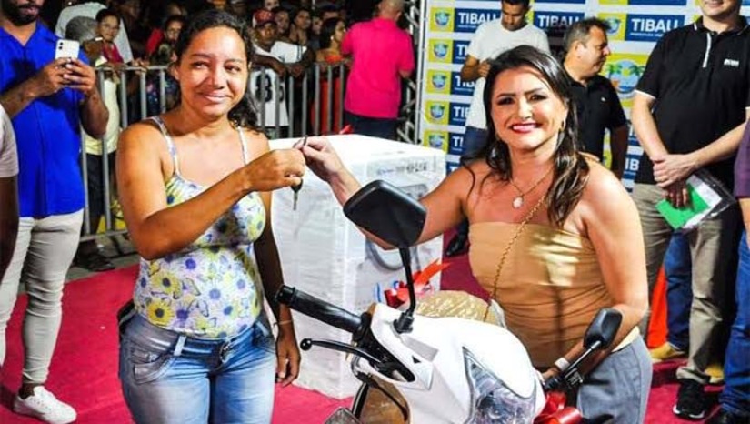 Imagem 1 -   O evento acontece no próximo domingo, 11 de maio, a partir das 8h da manhã, no Mercado Público da cidade. A celebração contará com música ao vivo e o ponto alto será o sorteio de 200 brindes exclusivos para as mães presentes. Para participar, as interessadas devem realizar inscrição prévia no CRAS localizado na Rua José Ferreira de Souza, 196, Centro — na rua lateral do Nonato, na casa de Ivone. As inscrições já estão abertas e podem ser feitas a partir desta segunda-feira (6 de abril), das 7h às 11h e das 14h às 17h.