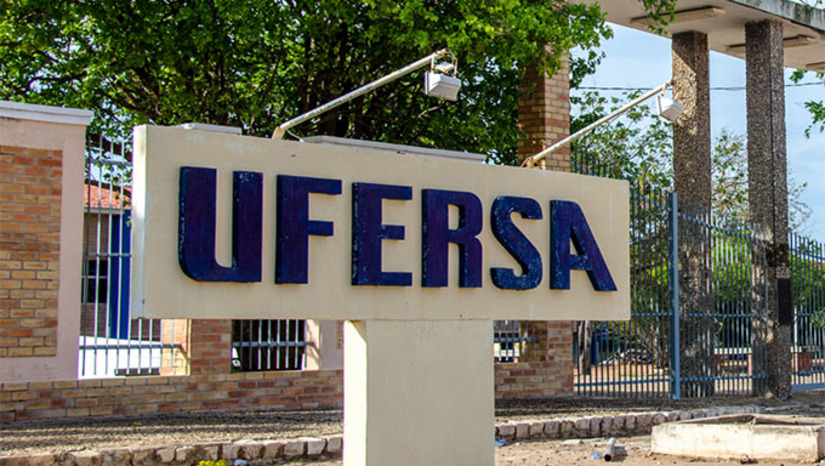 Imagem 1 - A Ufersa está com 685 vagas abertas para cursos de graduação nos campi de Mossoró, Angicos, Caraúbas e Pau dos Ferros, por meio de edital complementar do SiSU 2025 para o período 2025.2. Podem se inscrever candidatos que fizeram o Enem de 2020 a 2024. As vagas são para cursos como Administração, Agronomia, Arquitetura, Computação, Ecologia, Engenharia, entre outros. As inscrições vão até 22 de junho, pelo site do SiSU/Ufersa. O resultado sai até 4 de julho e as aulas começam em 25 de agosto. Imagem 1 - A Ufersa está com 685 vagas abertas para cursos de graduação nos campi de Mossoró, Angicos, Caraúbas e Pau dos Ferros, por meio de edital complementar do SiSU 2025 para o período 2025.2. Podem se inscrever candidatos que fizeram o Enem de 2020 a 2024. As vagas são para cursos como Administração, Agronomia, Arquitetura, Computação, Ecologia, Engenharia, entre outros. As inscrições vão até 22 de junho, pelo site do SiSU/Ufersa. O resultado sai até 4 de julho e as aulas começam em 25 de agosto.