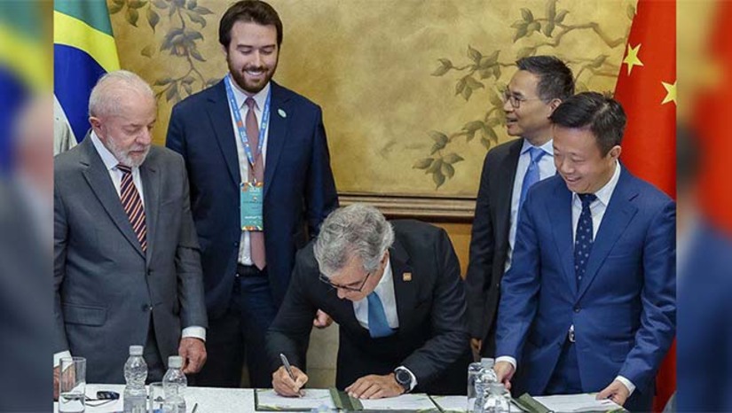 Imagem 1 -  Foram anunciados investimentos de montadoras chinesas, plataforma de delivery, além de HUB de energia renovável no Piauí, Parque Industrial de ecossistema verde, entre outros. O anúncio foi feito nesta segunda-feira, 12 de maio, durante o encerramento do Fórum Empresarial Brasil-China, em Pequim, que contou com a presença do presidente Luiz Inácio Lula da Silva. "Hoje demos mais um passo para fortalecer nosso intercâmbio bilateral e criar oportunidades de comércio e desenvolvimento", afirmou Lula.