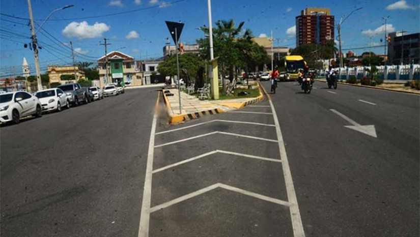 Imagem 1 -  A Prefeitura de Mossoró inicia nesta semana intervenções no entorno da Estação das Artes para a montagem do MCJ 2025. A partir de 17 de maio, será interditado um trecho da avenida Rio Branco (sentido Belo Horizonte/Santo Antônio). Em 4 de junho, o bloqueio se estende para os dois lados da via e parte da rua Dr. João Marcelino, isolando a área principal do evento. A Sesdem orienta motoristas a buscarem rotas alternativas. Agentes de trânsito estarão no local e o número 156 ficará disponível para informações.