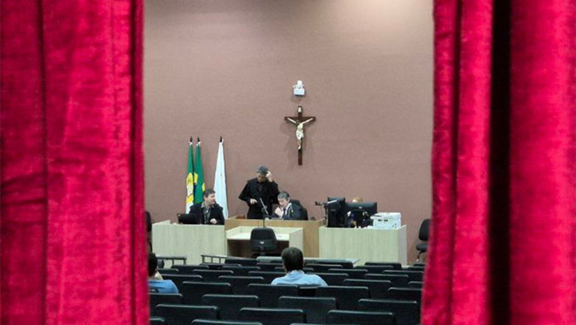 Imagem 1 -  Crime ocorreu na madrugada do dia 27 de janeiro de 2018, na Vila Brasília, em Serra do Mel-RN. Segundo MPRN, a vítima se recusou a dividir uma moto roubada com o réu. Teria ocorrido um desentendimento, com Antônio Madson matando Ruan Erick com dois tiros. O julgamento deve começar por volta das 9 horas, no Fórum Municipal de Mossoró, sob a presidência do juiz Vagnos Kelly Figueiredo de Medeiros.
