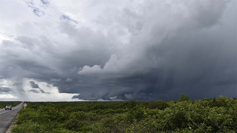 Imagem 1 -  A previsão da EMPARN indica que as pancadas de chuva devem continuar a ocorrer principalmente na faixa litorânea leste e no Agreste potiguar, com menor intensidade nas regiões do interior do Estado. Ainda assim, há possibilidade de episódios mais fortes, especialmente nas madrugadas e no início das noites, por conta do incremento do sistema de brisa e das diferenças térmicas entre terra e mar.