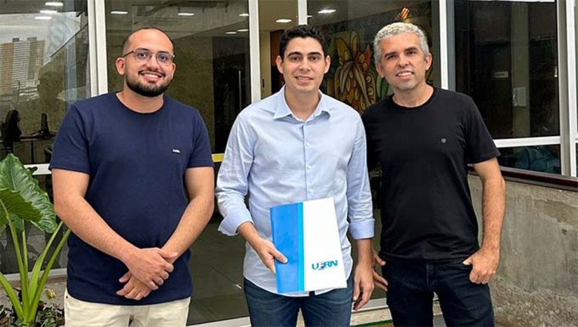 Imagem 1 -  Com a assinatura do convênio, Upanema receberá, no final de julho, uma equipe formada por estudantes e professores da UFRN, que permanecerá durante uma semana no município desenvolvendo atividades, oficinas, projetos e ações de cunho social, educativo e cultural.  O Trilhas Potiguares é um programa de extensão da UFRN que aproxima a universidade dos municípios do interior do estado, por meio de ações nas áreas de educação, saúde, cultura, meio ambiente e cidadania.
