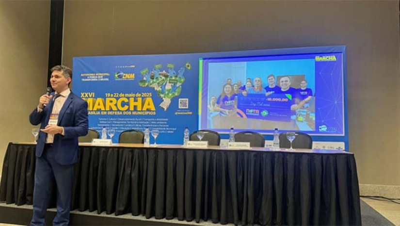 Imagem 1 -  A Prefeitura de Mossoró vem sendo reconhecida pela modernização tecnológica no atendimento à população, com a criação do Sefaz Digital, plataforma que facilita o acesso aos serviços da Secretaria Municipal da Fazenda, eliminando o uso de papel. A ferramenta, que substitui o antigo Portal do Contribuinte, oferece serviços digitais de forma rápida, segura e integrada ao GOV.BR. Durante a XXVI Marcha a Brasília em Defesa dos Municípios, representantes de Mossoró destacaram a iniciativa como exemplo de desburocratização e eficiência no serviço público.