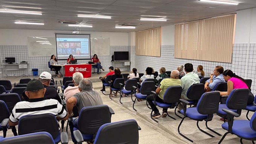 Imagem 1 -  Os servidores técnico-administrativos da UFERSA aprovaram, nesta terça-feira (20), uma paralisação de 48 horas, nos dias 22 e 23 de maio, para pressionar o governo federal a cumprir integralmente o acordo de greve. A categoria segue em estado de greve junto à FASUBRA, com mobilizações ocorrendo em todo o país. Entre as reivindicações estão a jornada de 30 horas e o reposicionamento de aposentados. Durante a paralisação, os servidores participarão de uma campanha de doação de sangue no Hemocentro de Mossoró.