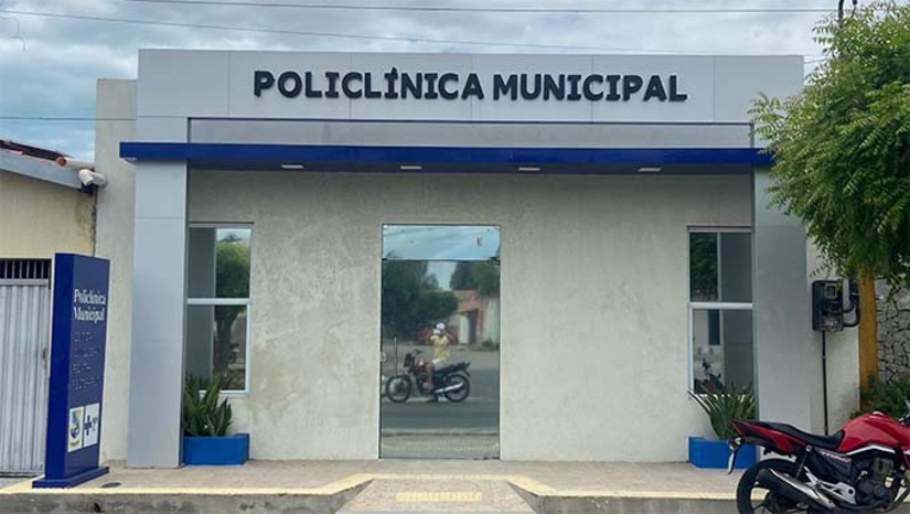 Imagem 1 -  A Policlínica de Grossos divulgou uma nova agenda de consultas e exames para o fim de maio, oferecendo atendimentos especializados em ortopedia, neurologia e ultrassonografia. No dia 24, o ortopedista Dr. Emanuel atenderá 30 pacientes, enquanto os atendimentos neurológicos acontecerão de 28 a 31 de maio, com 20 vagas diárias. Exames de ultrassom serão realizados no dia 31. A iniciativa reforça o compromisso da Prefeitura de Grossos com a oferta de atendimento médico acessível e de qualidade para a população.
