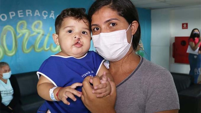 Imagem 1 -  Com apoio da Prefeitura de Mossoró, a 8ª edição da Operação Sorriso começa na próxima segunda-feira (26). A missão humanitária realiza gratuitamente cirurgias de correção de fissuras labiopalatinas em crianças e adultos de vários estados do Nordeste. A triagem dos pacientes acontece no Hospital da Mulher Parteira Maria Correia, onde também serão realizadas as cirurgias, de 28 a 31 de maio. Este ano, a equipe médica é 100% feminina, incluindo 10 profissionais de países como Estados Unidos, Canadá, México, Peru e Colômbia. 