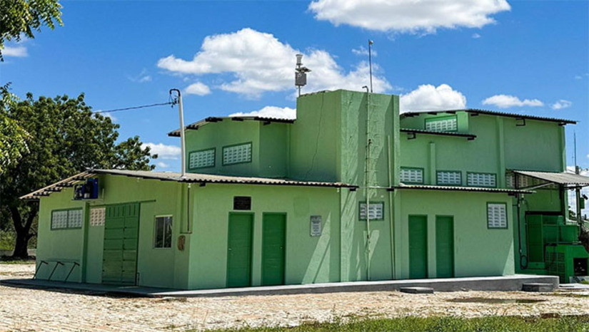 Imagem 1 -  Unidade está localizada no bairro Bacurau I, a oeste do Centro de Apodi. Além da estrutura física, que foi totalmente reformada, ganhou equipamentos novos, num investimento de mais ou menos R$ 150 mil, e teve todos os servidores capacitados, para garantir o abate do animal dentro de todas as normas sanitárias e carnes de qualidade a população da região.