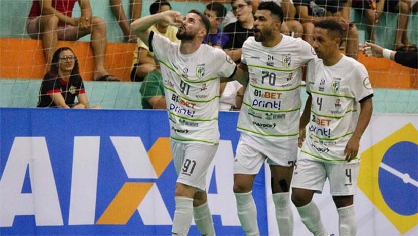 Imagem 1 -  América de Natal e Apodi Futsal se enfrentam nesta terça-feira (27), às 19h30, no Ginásio Nélio Dias, em Natal, pelo Campeonato Brasileiro de Futsal. O duelo, válido pelo Grupo B e parte da Semana 3 da competição, promete casa cheia e jogo equilibrado, com as equipes buscando pontos importantes na tabela.