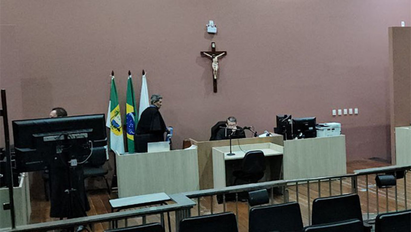 Imagem 1 -  A partir das 9 horas desta quarta-feira, 28, Edclei dos Santos, vai está no banco dos réus do Tribunal do Júri Popular para ser julgado por tentar matar os policiais José Fernando da Costa Dias, Magno da Silva e Mário Zan, da Delegacia de Furtos e Roubos (DEFUR), no dia 9 de setembro de 2022, no bairro Alto da Conceição, em Mossoró-RN